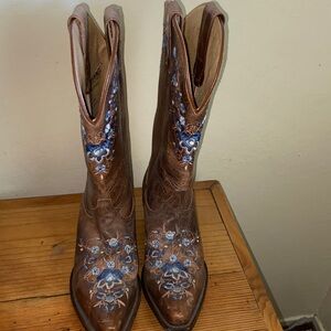 Shyanne Embroidered Western Boots Size 7